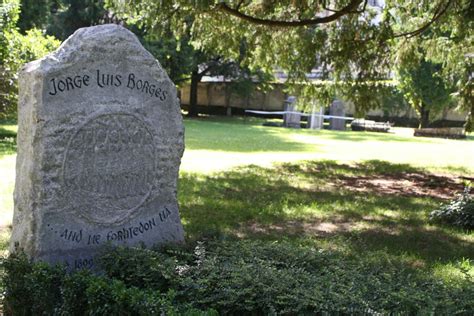 Un ‘tour’ por los camposanto­s de Suiza, país de exilio y retiro de 